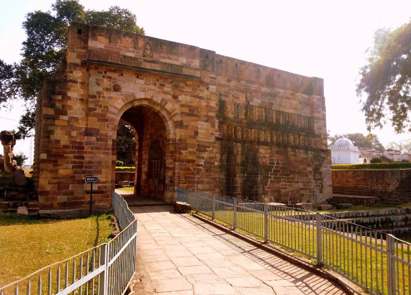Ratanpur Fort, Bilaspur, Chhattisgarh - Vushii.com